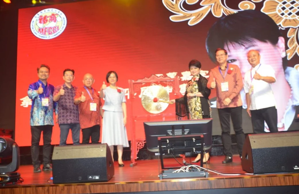 福建总商会9周年迎宾宴 海内外200人出席交流